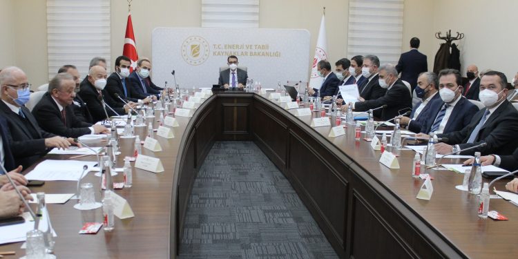 21 elektrik dağıtım bölgesinin yöneticileri ile bir araya geldi