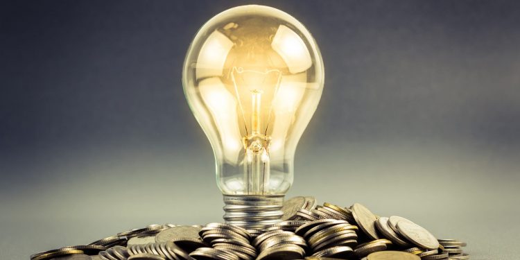 Elektrikte tarifeyi de fiyatı da belirliyoruz