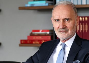 Hükümete de bankalara da sorumluluklar düşüyor