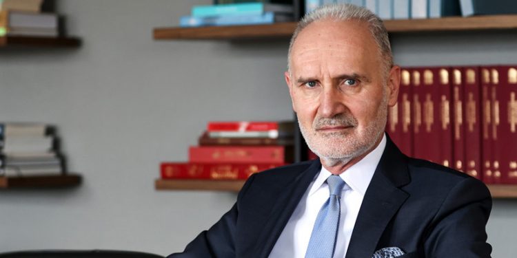 Hükümete de bankalara da sorumluluklar düşüyor