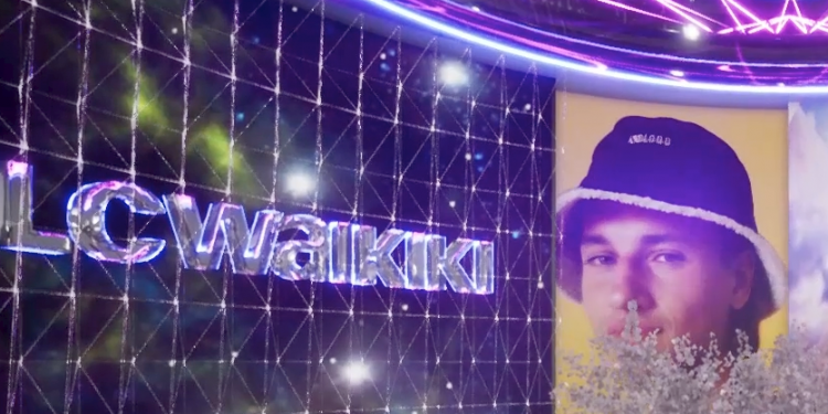 Müşterilerine meta deneyimler sunmak için düğmeye bastı