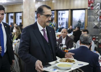 Ayakları yere basan politikalar izliyoruz