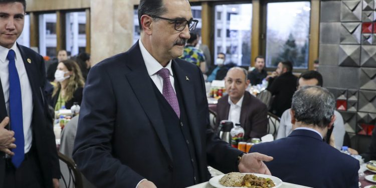 Ayakları yere basan politikalar izliyoruz