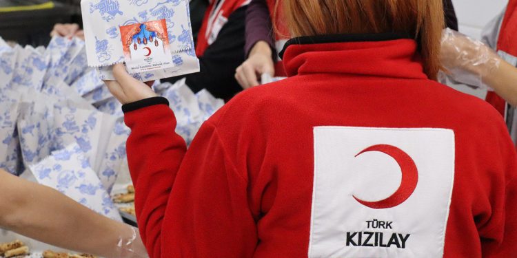 Türk Kızılayı uluslararası alanda insanlara dokundu
