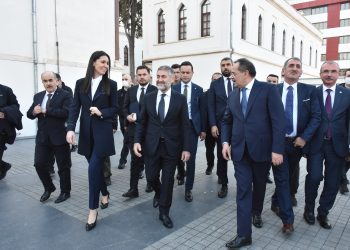 Yatırım ve üretimle enflasyon da aşılır