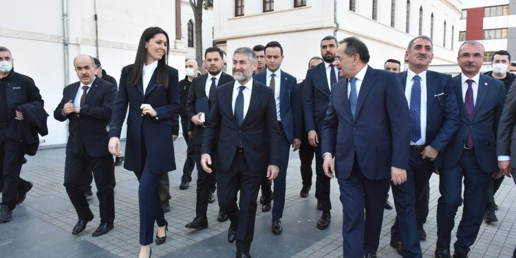 Yatırım ve üretimle enflasyon da aşılır