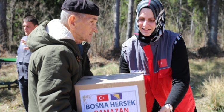 “Dünya Değişsin” diyerek yoksul bölgelere umut aşılandı