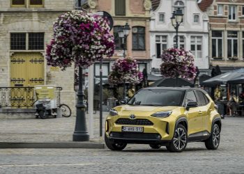 Yaris Cross yılını şehir otomobili seçildi