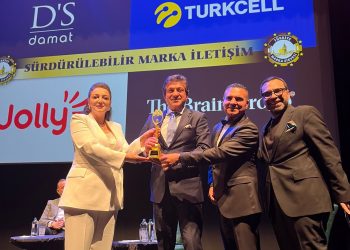 Her yaşta smokin D’S Damat şıklığıyla