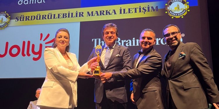 Her yaşta smokin D’S Damat şıklığıyla