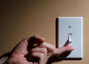 Elektriğiniz ne zaman ve neye göre kesiliyor?