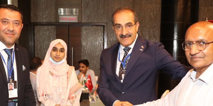 Türk meyve sebzeleri Hindistan’da görücüye çıktı