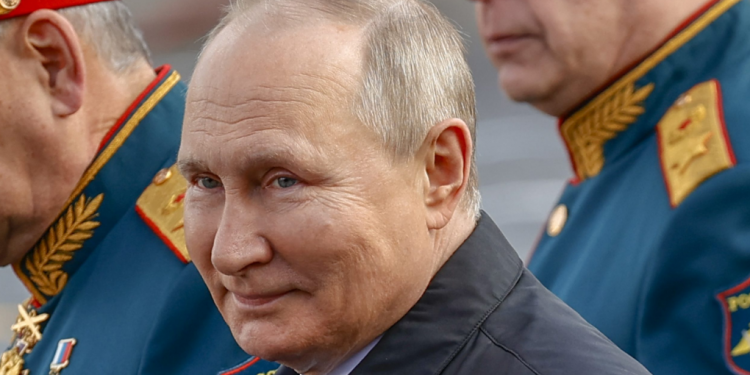 Avrupa enerjide kendi ayağına sıkıyor