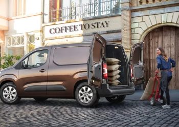 Otomotivdeki geri vitese ticari araçla “ara gaz”