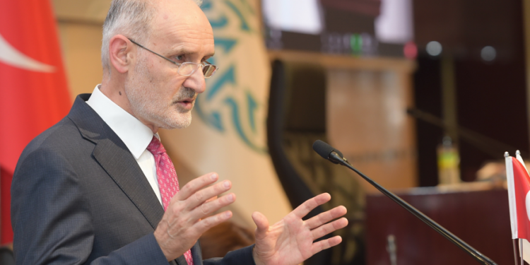 Çalışanlar enflasyona asla ezdirilmemeli