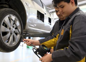 Otomotiv satışında yerli üreticiler zirveye oturdu