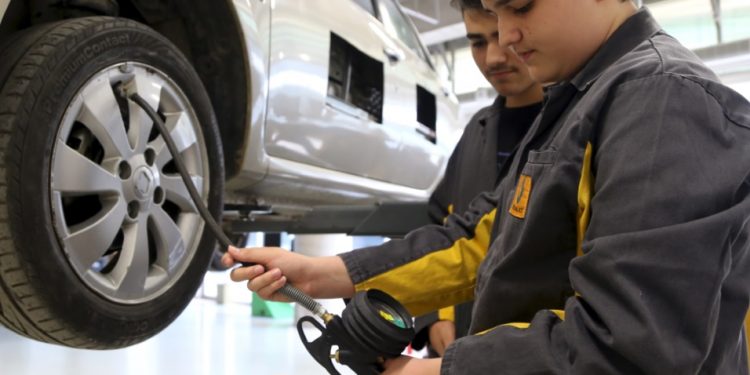 Otomotiv satışında yerli üreticiler zirveye oturdu