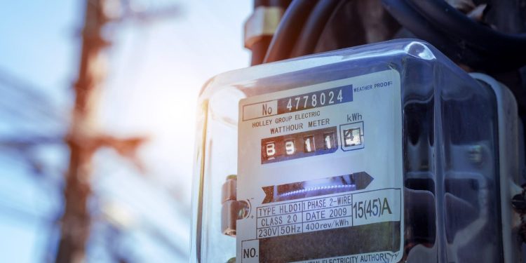 Elektrik talebindeki büyüme yüksek fiyatlarla yavaşlıyor