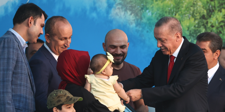 Milletimiz hazırsa biz de konut atılımına hazırız