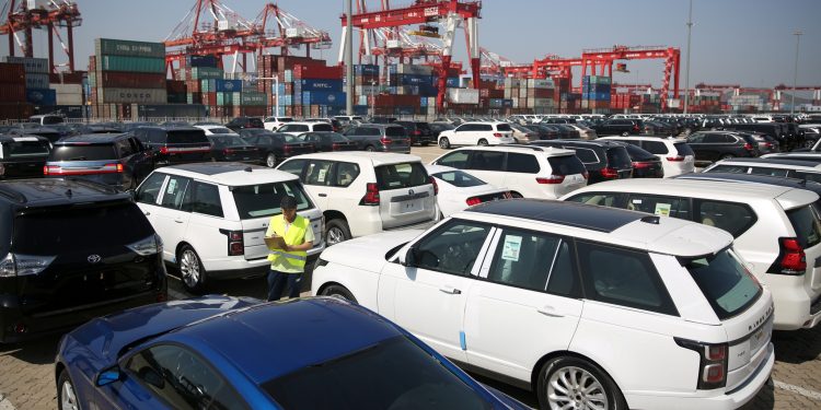 Otomotiv satışlarında ithal araçlar ağırlıkta