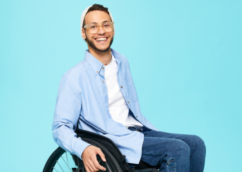 “İyi giyinmek herkesin hakkı” diyerek “engelleri” kaldırdı