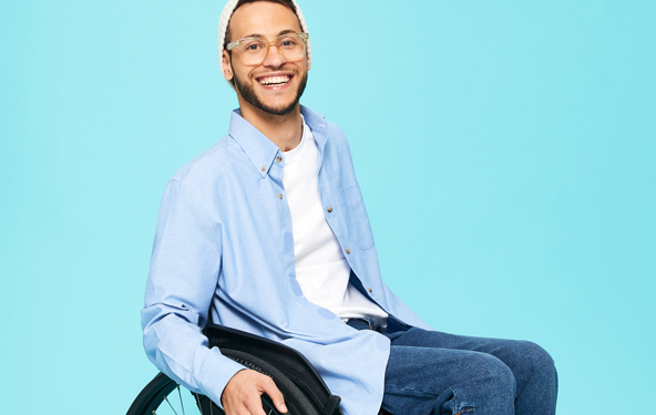 “İyi giyinmek herkesin hakkı” diyerek “engelleri” kaldırdı