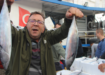 Batı Karadeniz’de palamut, balıkçıların yüzünü güldürdü