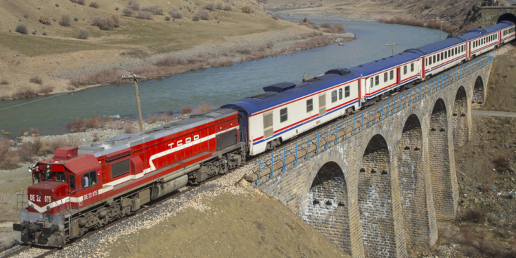 Ulaştırma projeleri demir ağlarla örülüyor