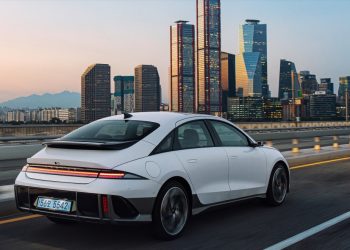 Hyundai IONIQ 6 şarj kaygısını 614 km menzil ile gideriyor