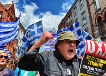 Borçla boğuşan Yunanistan silah harcamasını kesmiyor