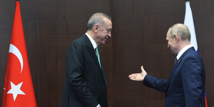 Türkiye enerjinin merkezine oturtuluyor