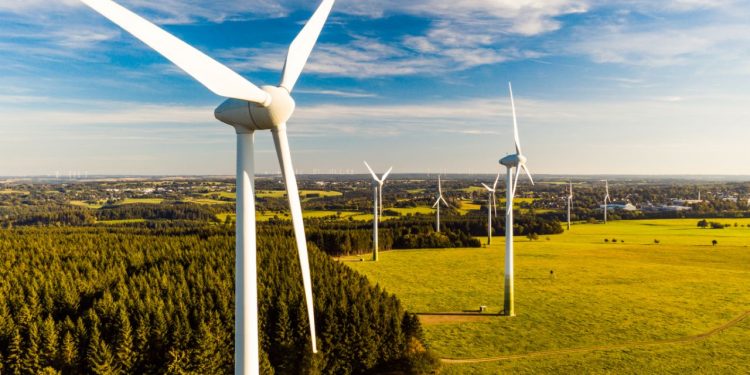 İpek Geçidi’nde rüzgar enerjiye dönüşüyor