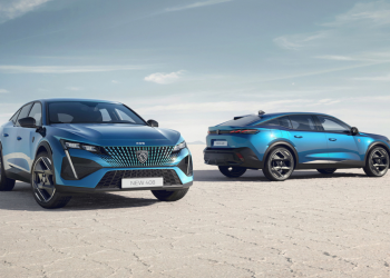 Yeni Peugeot 408 ve E-208 Paris’te vitrine çıktı