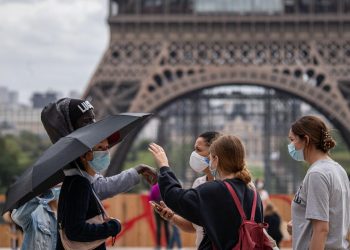 IMF’den Fransa’ya bütçe açığı uyarısı