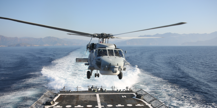 Super Cobra ve Sea Hawk’lar gövde gösterisi yaptı