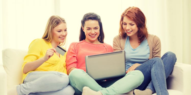 Kadınlar e-ticarete daha fazla ilgi gösteriyor