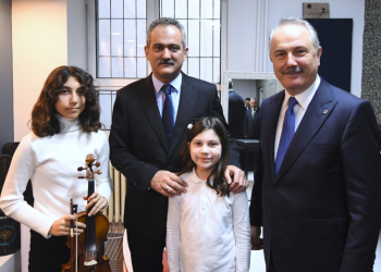 Türkiye’nin geleceğine yatırımlar yapıyoruz