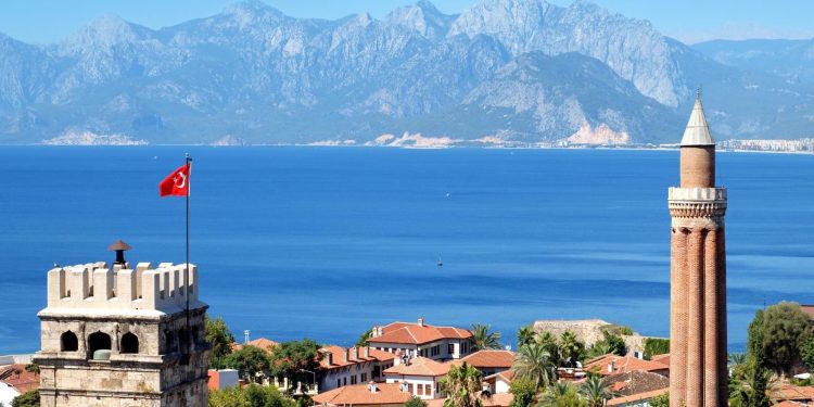 Antalya’da 4 konuttan 1’ini yabancılar aldı