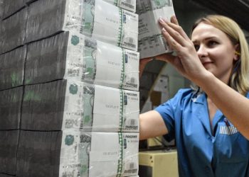 Ruslar dolardan hızla uzaklaşıyor