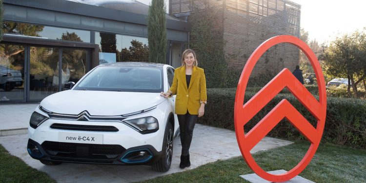 Yeni Citroen C4X ve E-C4 Türkiye yollarında