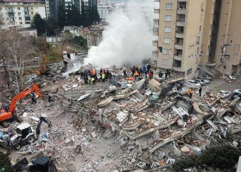 LG, depremin yaralarını sarmaya devam ediyor