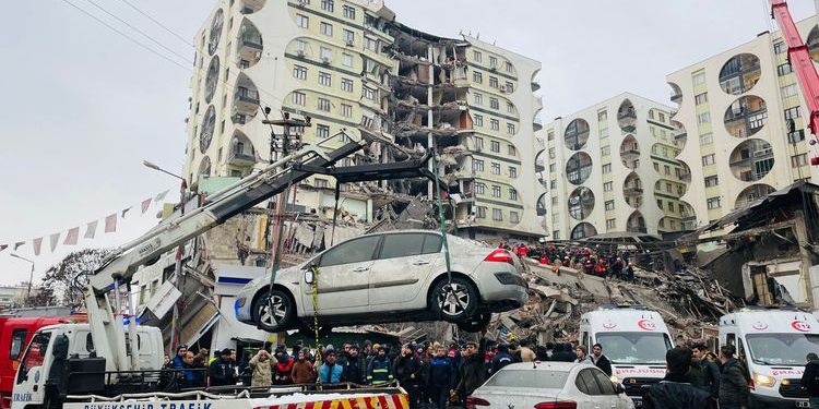 Bölgede iletişimde olmak için kesintisiz çalışıyoruz