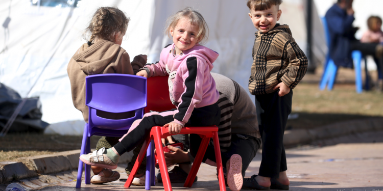 Depremzede çiftçinin borçlarını erteledi