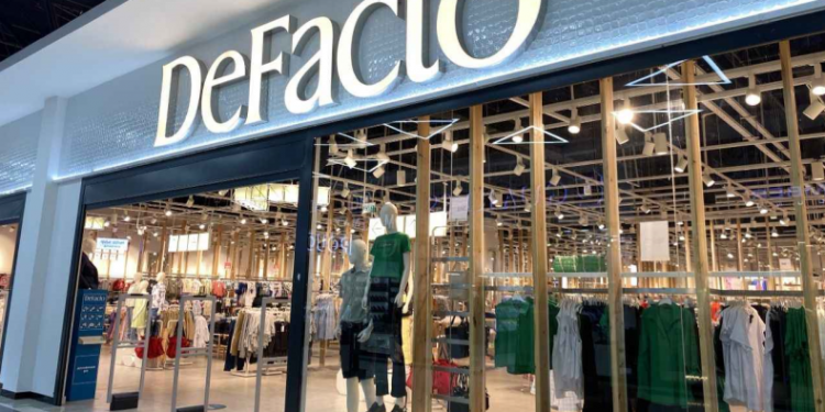 DeFacto Deprem bölgesindeki çocukların giyimini sağlıyor