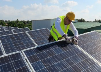 Güneş enerjisi dernekleri 12 bin panel gönderecek