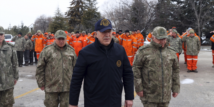 Mehmetçik ilk andan itibaren milletiyle birlikte sahada