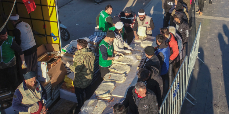 Gıdadan kıyafete kadar halkımızın yanındayız