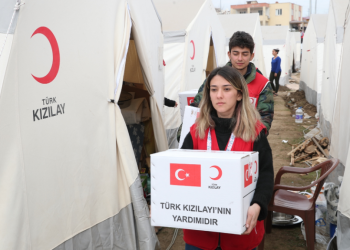Türk Kızılay depremzedenin tüm ihtiyacını karşılıyor