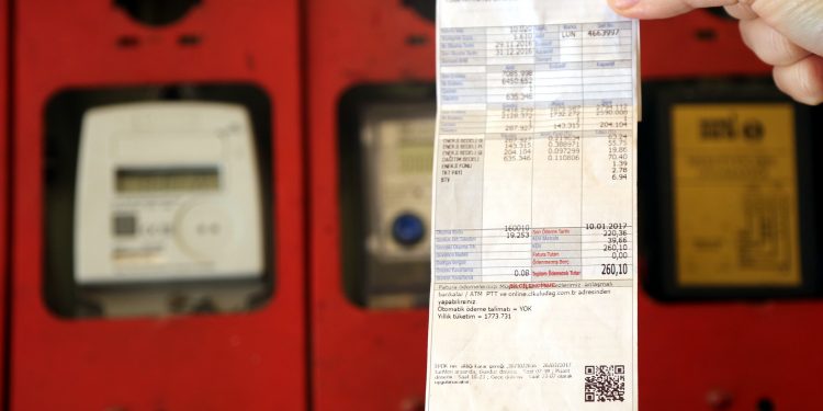 Evi ağır ve orta hasarlı depremzedenin elektrik ve doğal gaz borcu silindi