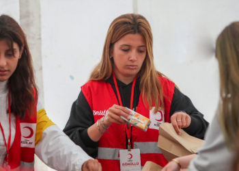 Deprem bölgesinde ramazan için hizmeti seferber etti